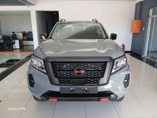 Pre-owned Nissan Navara 2.5d 4x4 Pro-4x D/C A/T for sale in 