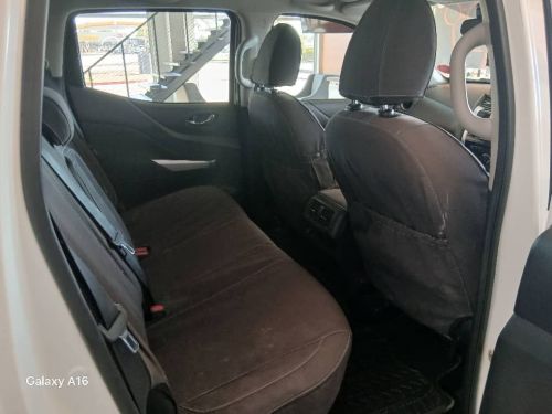 Nissan Navara 2.5D LE 4x4 A/T D/C in Namibia