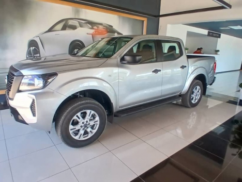 Nissan Navara 2.5 SE Plus 4x4 D/C A/T in Namibia