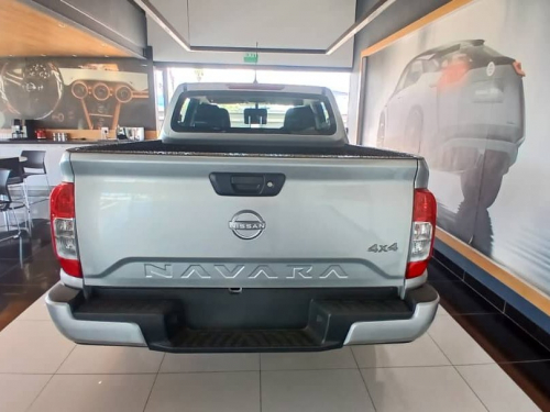 Nissan Navara 2.5 SE Plus 4x4 D/C A/T in Namibia