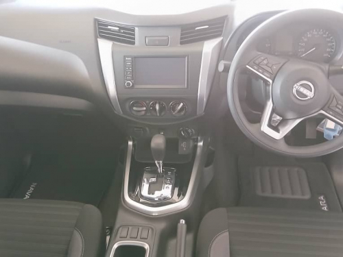 Nissan Navara 2.5 SE Plus 4x4 D/C A/T in Namibia