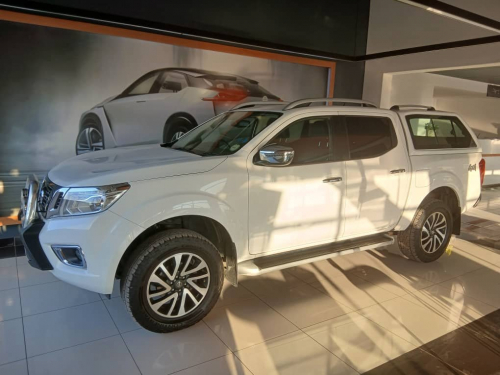 Nissan Navara 2.3d 4x4 D/C M/T in Namibia