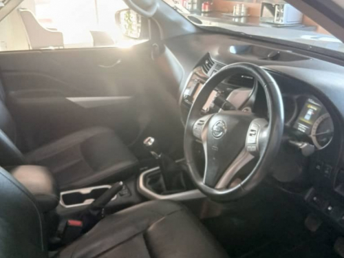 Nissan Navara 2.3d 4x4 D/C M/T in Namibia