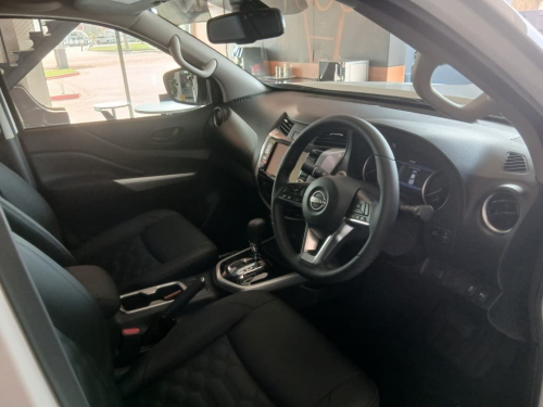 Nissan Navara 2.5D LE Plus 4x4 D/C A/T in Namibia