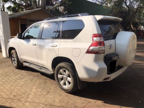 Toyota Prado 3lt TX Diesel 250 in Namibia