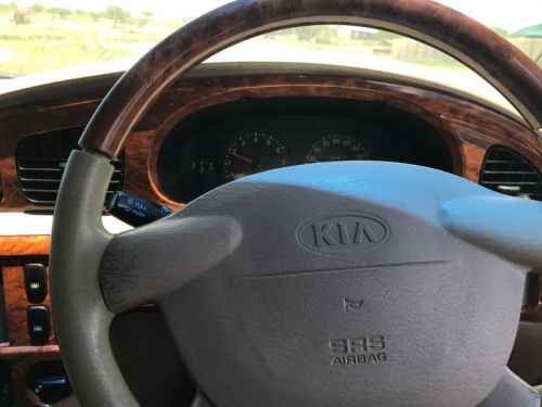 Kia Carnival 2.5 V6 LS in Namibia