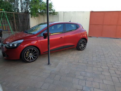Renault Clio 900t Expression 66kw in Namibia