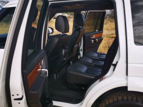 Land Rover Discovery 4 SCV6 HSE 4x4 in Namibia