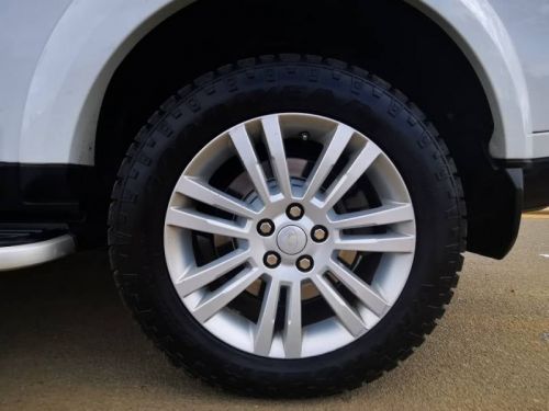 Land Rover Discovery 4 SCV6 HSE 4x4 in Namibia