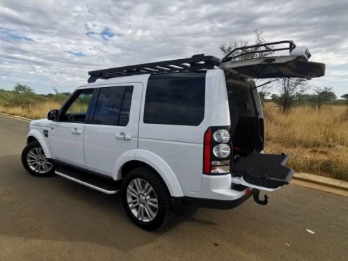 Land Rover Discovery 4 SCV6 HSE 4x4 in Namibia
