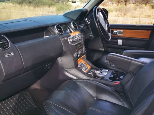 Land Rover Discovery 4 SCV6 HSE 4x4 in Namibia