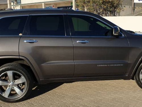 Jeep Grand Cherokee Overland in Namibia
