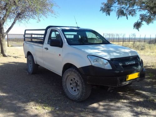 Isuzu KB 240 Fleetside 4 x 4 in Namibia
