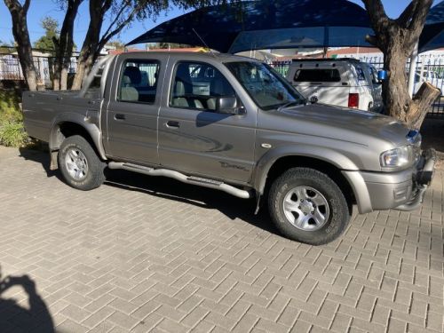Mazda Drifter 2.5 td 4x4 in Namibia