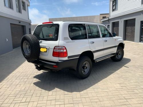 Toyota Land Cruiser 105 GX 4.5 EFI in Namibia