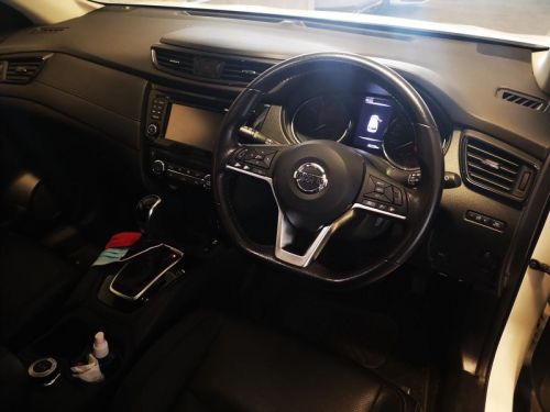 Nissan X-trail 2.5 Tekna CVT 7 seater in Namibia
