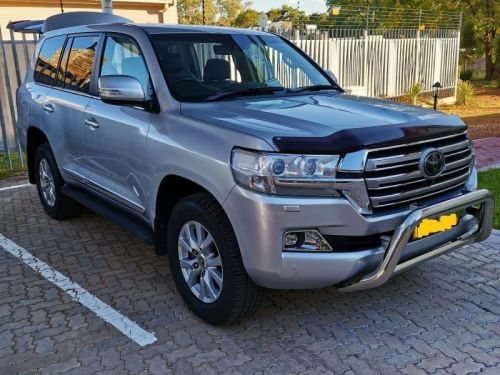 Toyota Land Cruiser 200 VX-R in Namibia