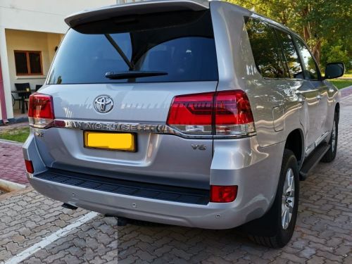 Toyota Land Cruiser 200 VX-R in Namibia