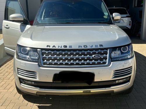 Land Rover Range Rover 5L V8 Supercharge Autobiography in Namibia