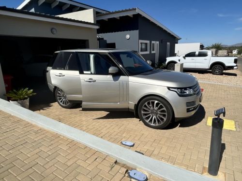 Land Rover Range Rover 5L V8 Supercharge Autobiography in Namibia