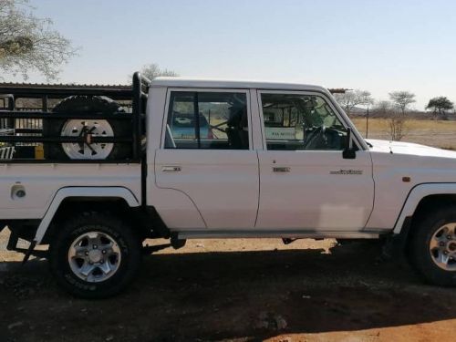 Toyota Land Cruiser D/C 4x4  4.0 V6 in Namibia