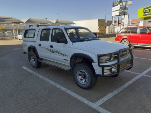 Toyota Hilux 2.7 DC 4x4 MT in Namibia