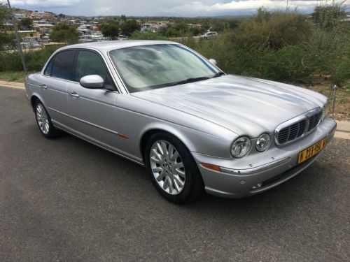 Jaguar XJ8 X350. V8 in Namibia