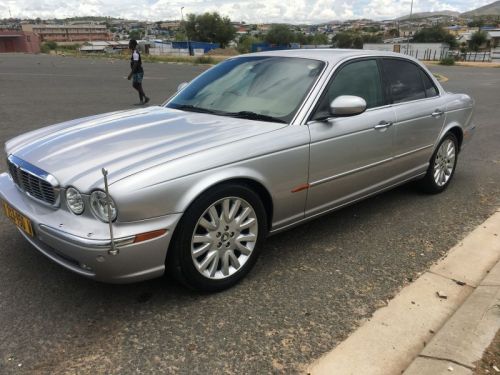 Jaguar XJ8 X350. V8 in Namibia