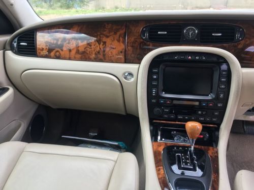 Jaguar XJ8 X350. V8 in Namibia
