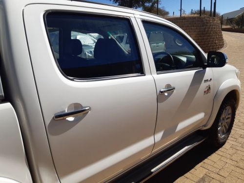 Toyota Hilux 3.0L D4D Raider Auto D/Cab 4x4 in Namibia