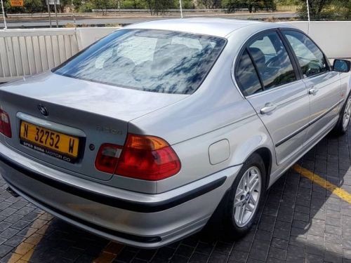 BMW 320i (E46 - straight six) in Namibia