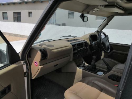 Land Rover Discovery ES V8 in Namibia