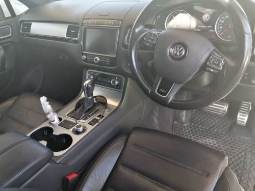 Volkswagen Touareg V6 3.0 TDI Luxury R-Line in Namibia