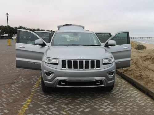 Jeep Grand Cherokee Overland (Hemi) 5.7 in Namibia