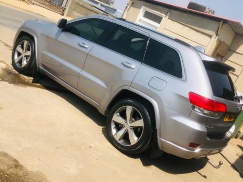 Jeep Grand Cherokee Overland (Hemi) 5.7 in Namibia