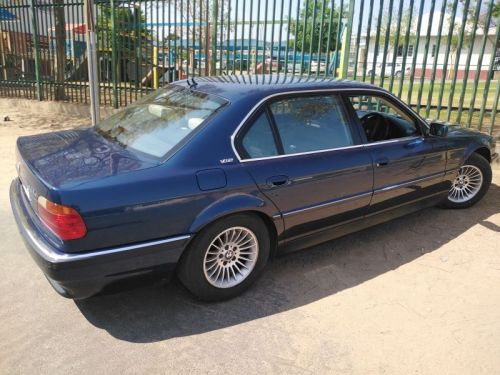 BMW 750 iL V12 in Namibia