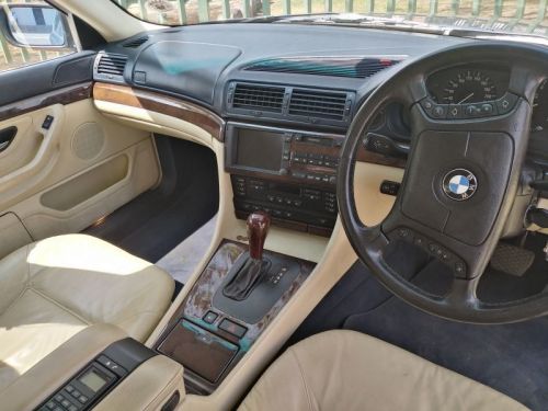BMW 750 iL V12 in Namibia
