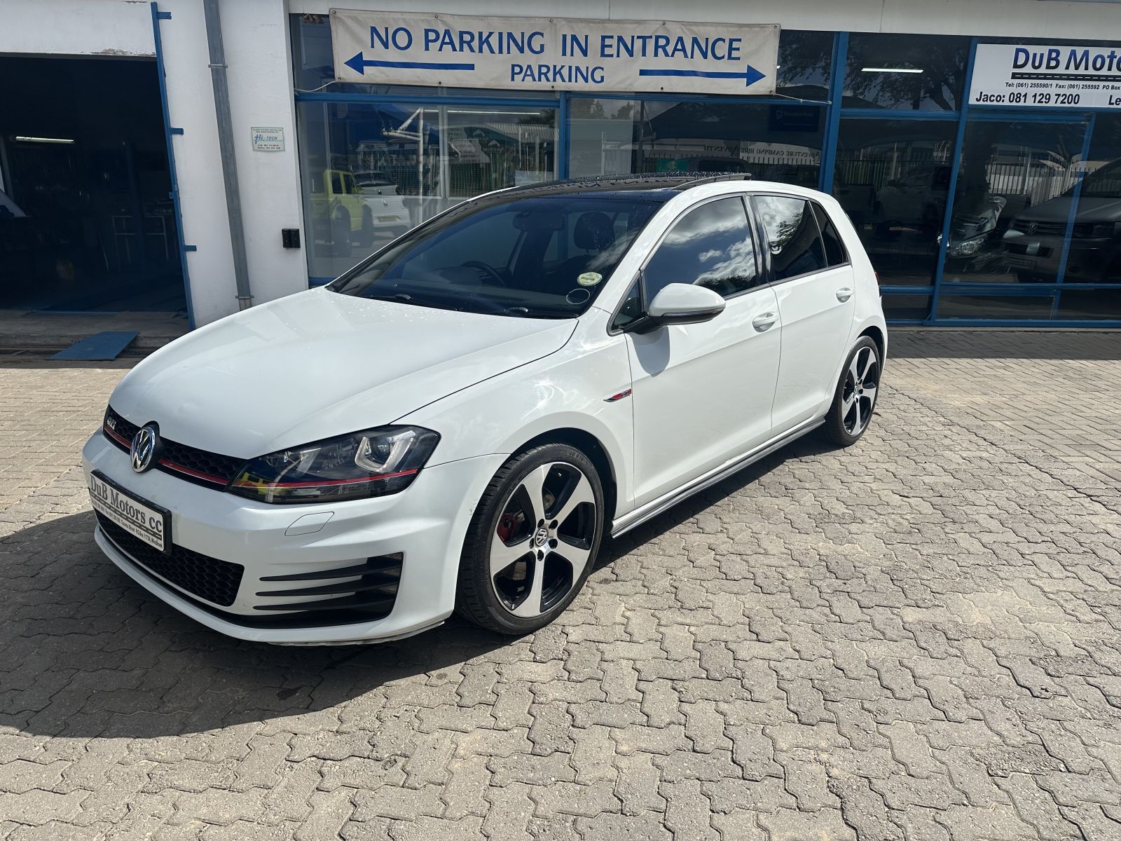 2013 Volkswagen Golf photo 3