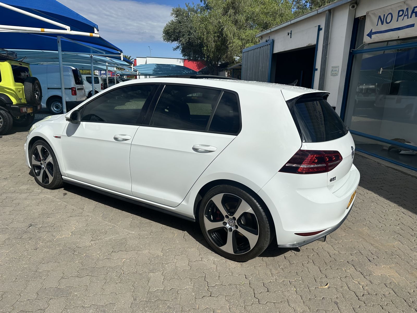 2013 Volkswagen Golf photo 4