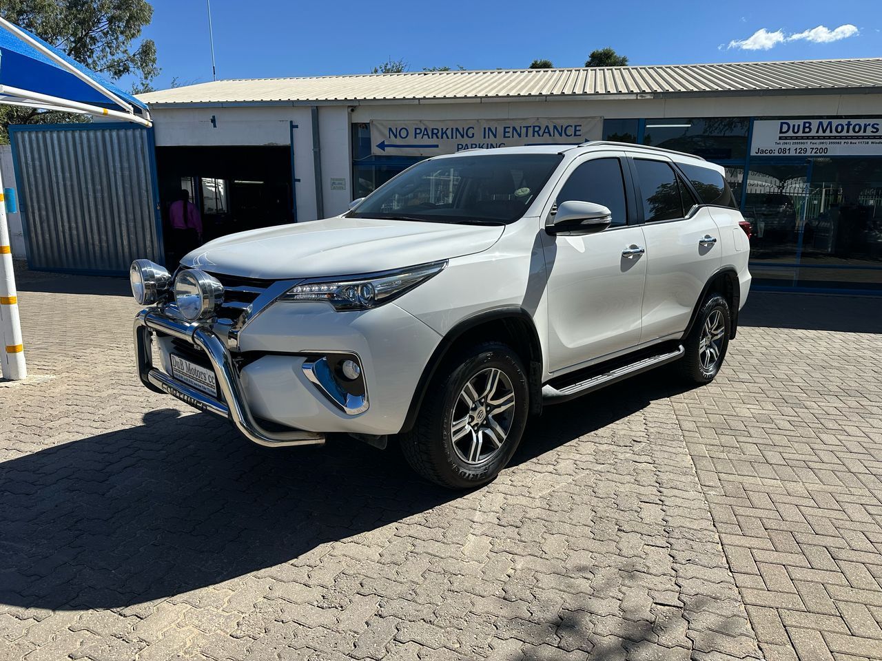 2016 Toyota Fortuner photo 2