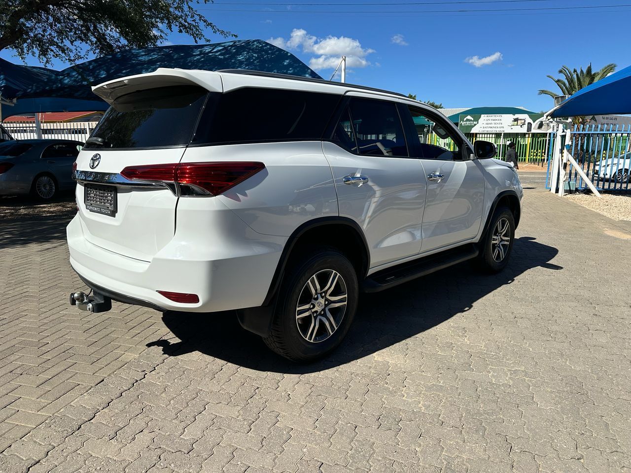 2016 Toyota Fortuner photo 3