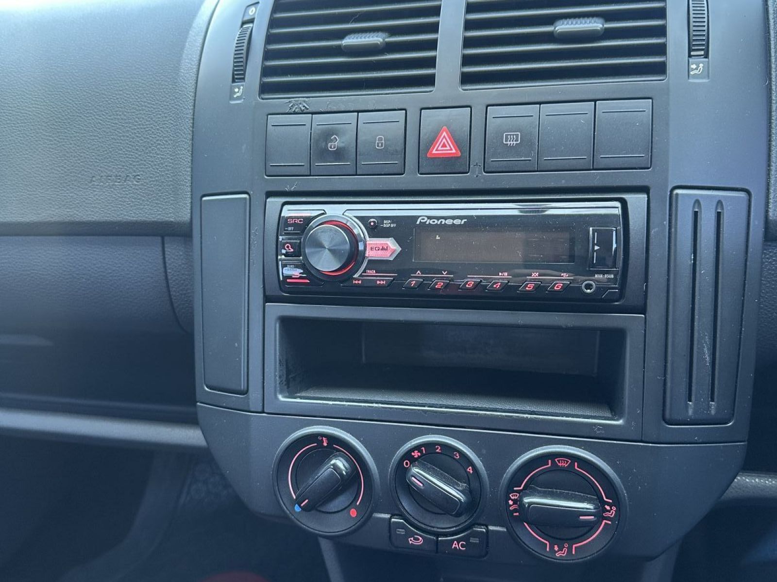 2015 Volkswagen Polo Vivo photo 6