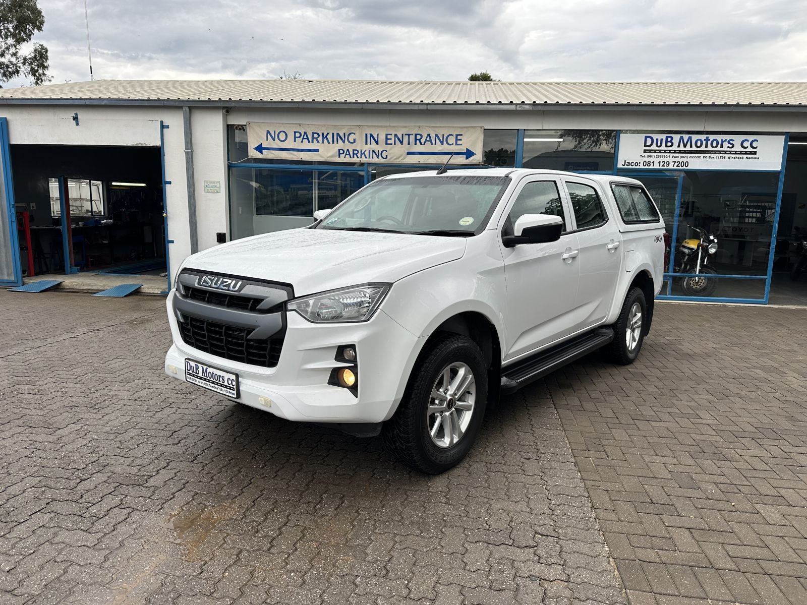 2023 Isuzu D-MAX photo 2