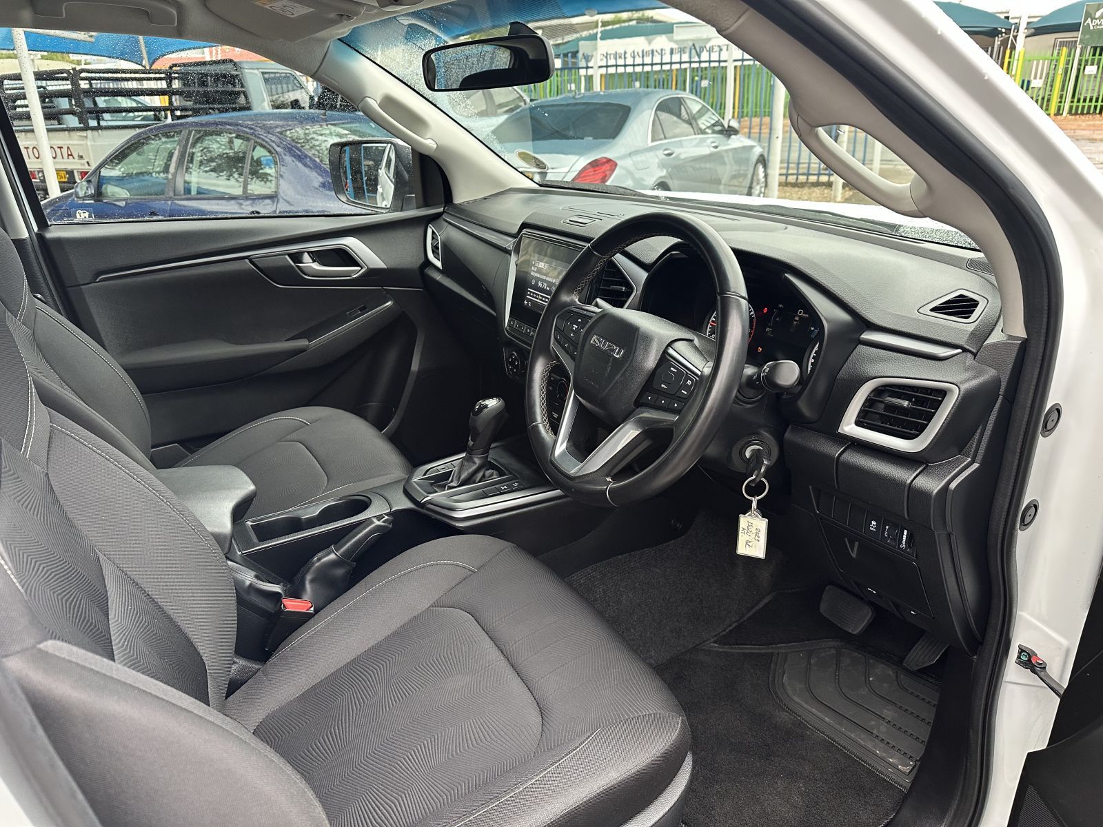 2023 Isuzu D-MAX photo 7