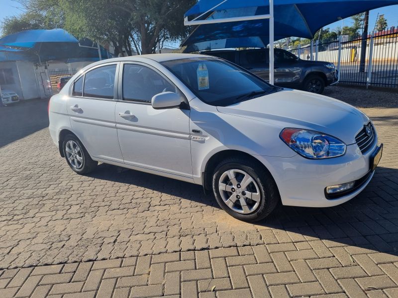 2011 Hyundai Accent photo 1
