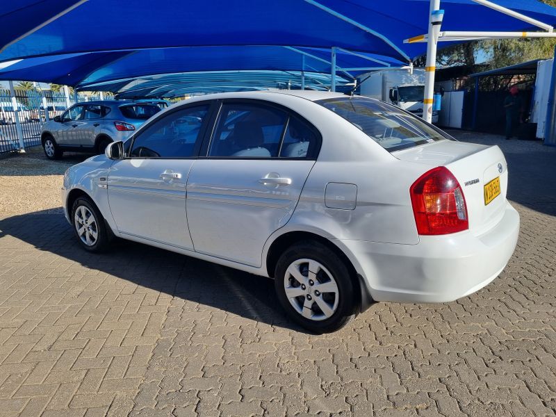 2011 Hyundai Accent photo 3
