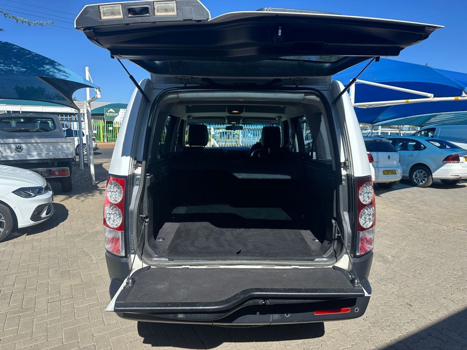 2013 Land Rover Discovery 4 photo 7