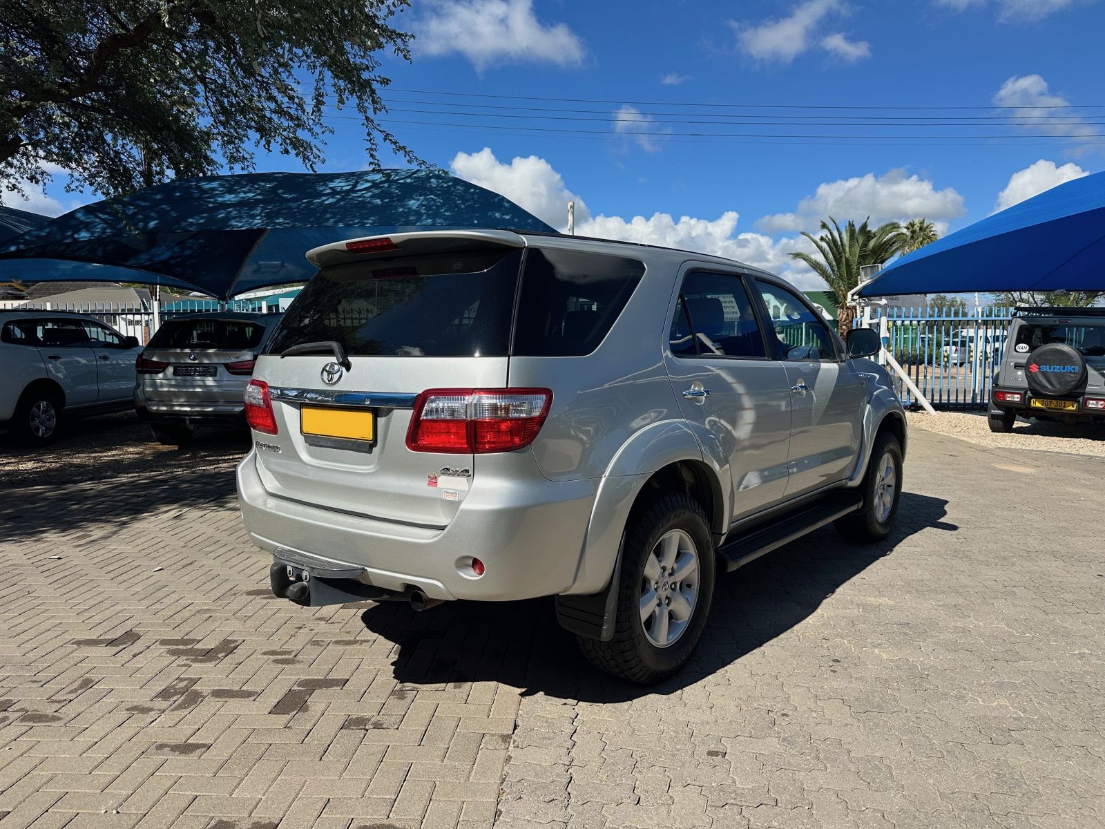 2011 Toyota Fortuner photo 3