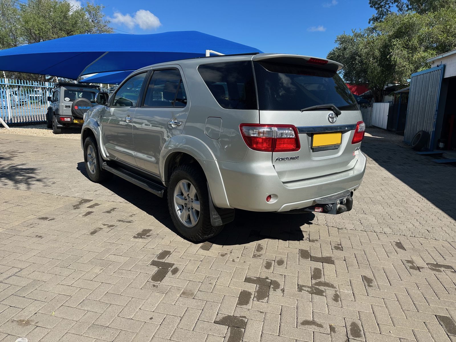 2011 Toyota Fortuner photo 4