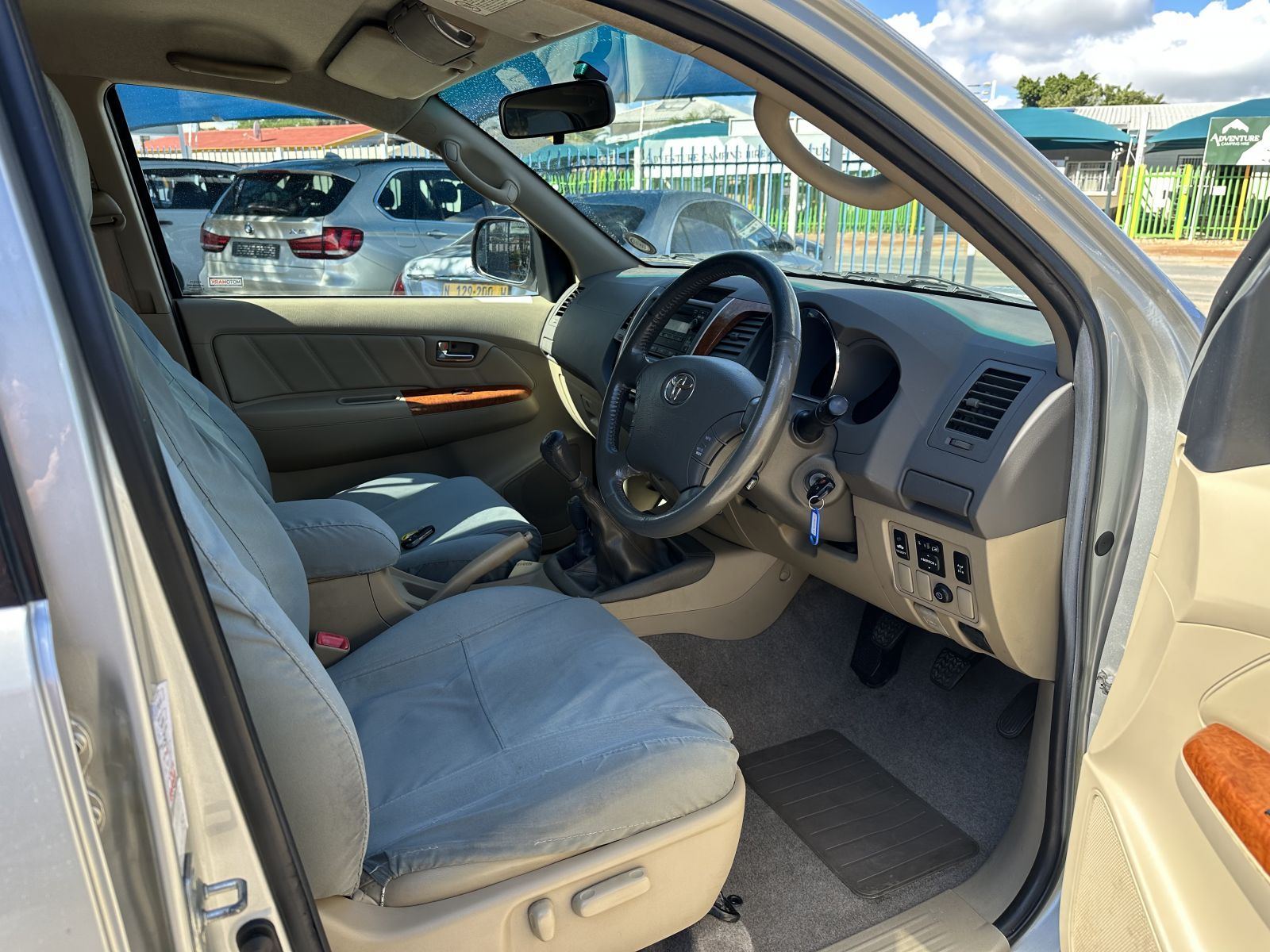 2011 Toyota Fortuner photo 6